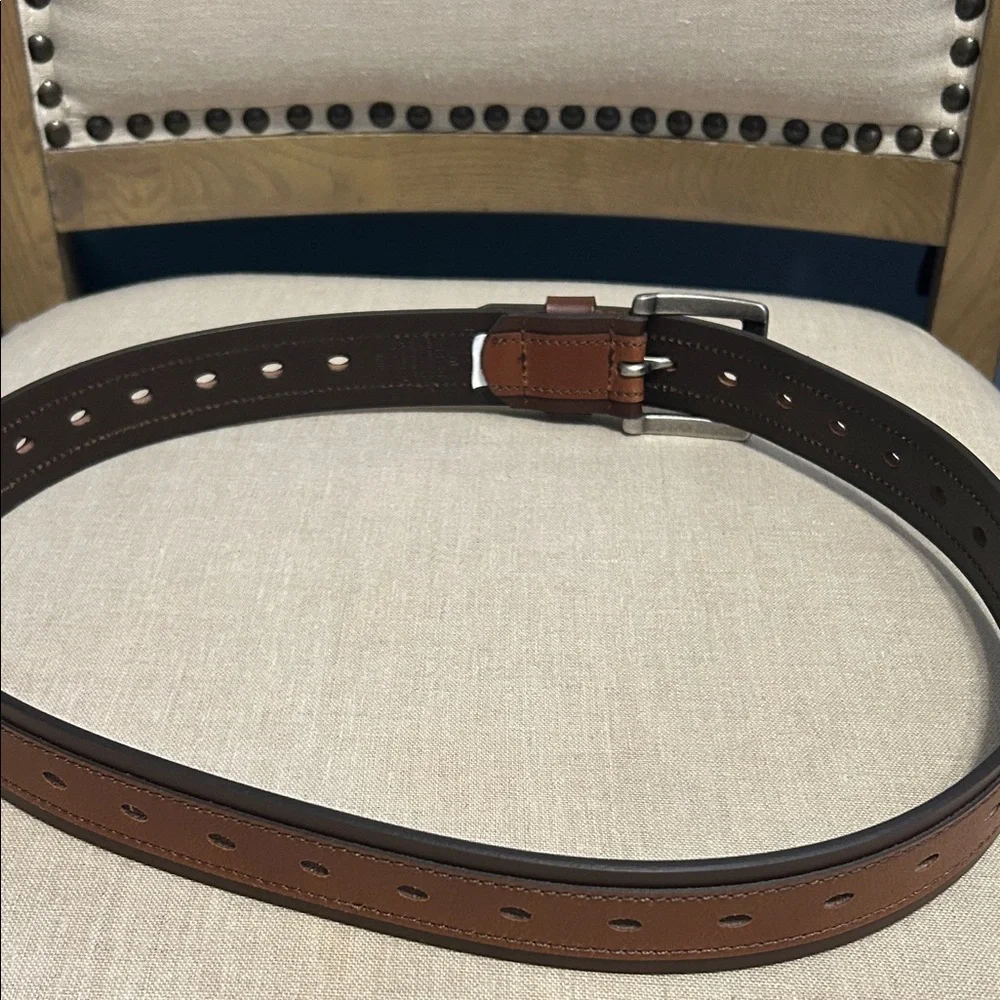 Columbia Men’s Tan Leather Belt with Silver Buckle, Size M (34-36)